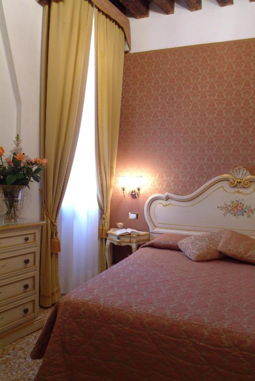 Apostoli Palace Bed & Breakfast 3*