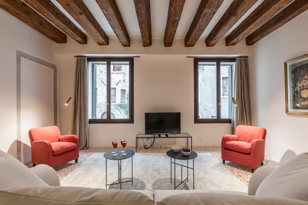 Sensale Design With Canal View Venice