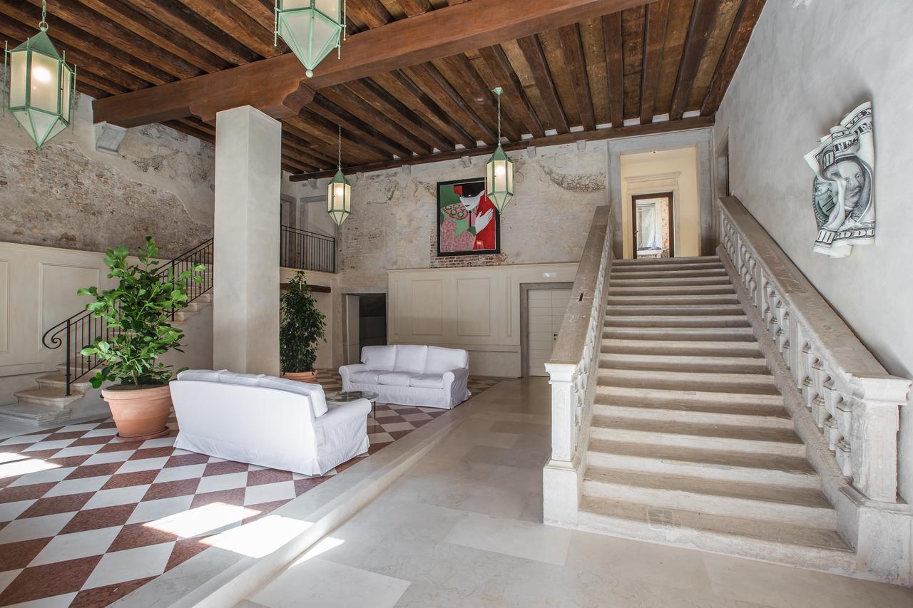 Sensale Design With Canal View Apartment Venice