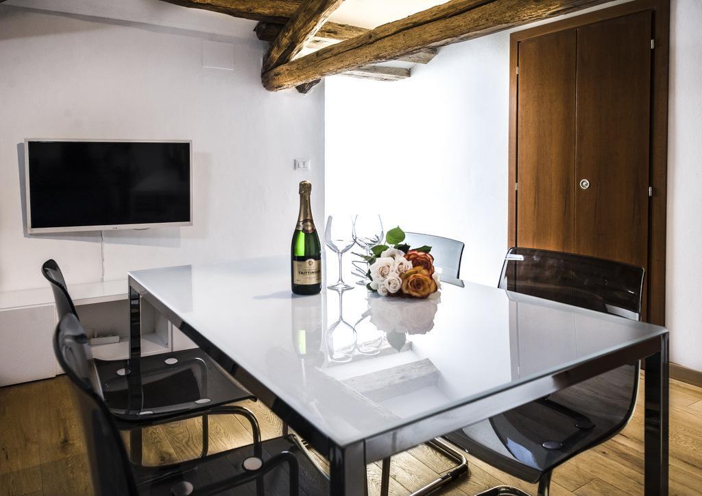 Grand Canal Venetian Small Attic Apartment Venice