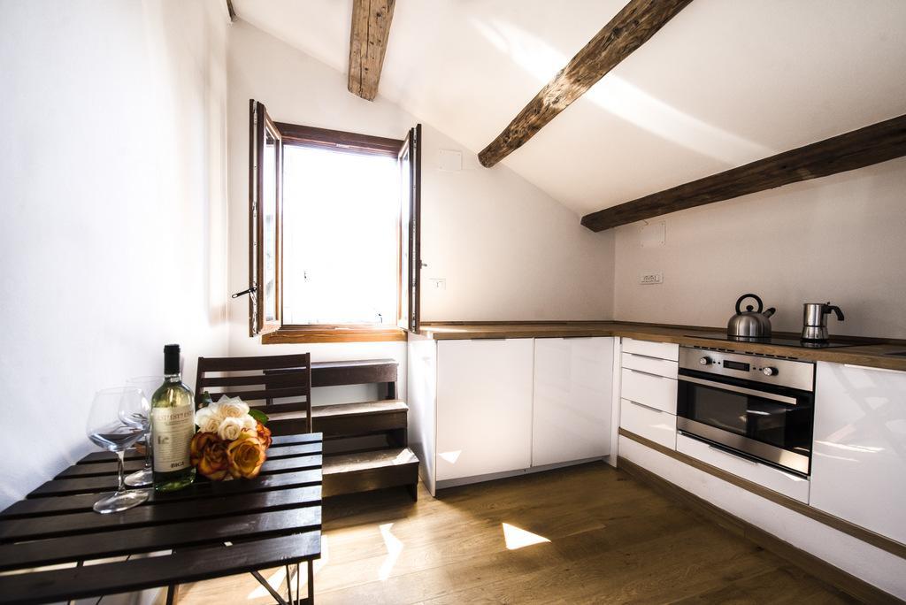 Grand Canal Venetian Small Attic Apartment *