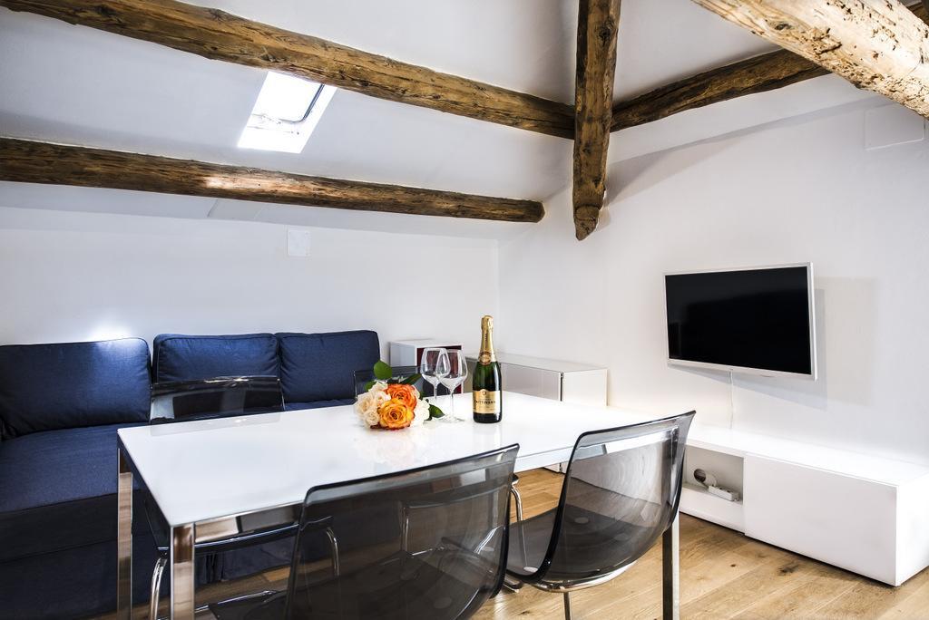 Grand Canal Venetian Small Attic *