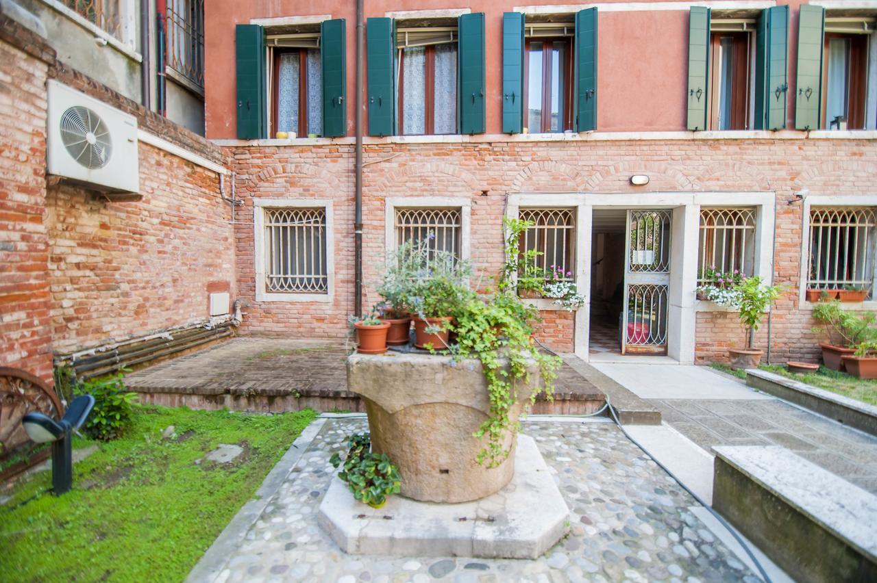 And - Private In Shared 2* Venice