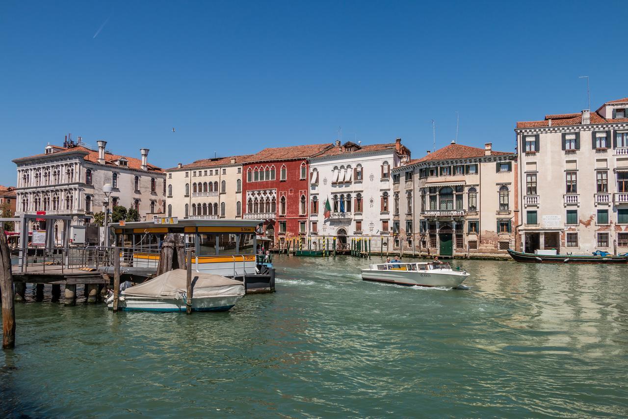 Admiral Emo Palace Over Canal Grande