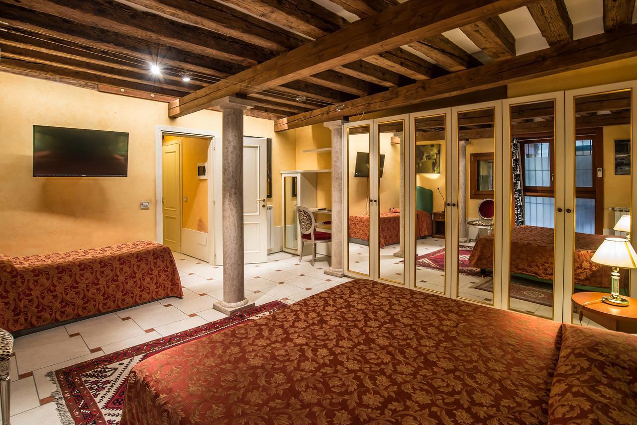 Sant'angelo - Fenice In Venice