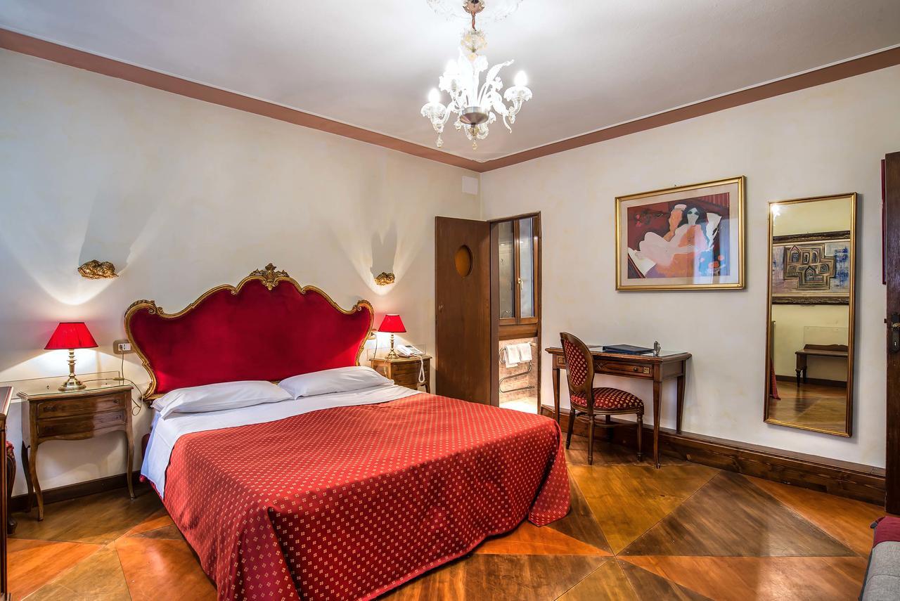 La Fenice Et Des Artistes Hotel 3*