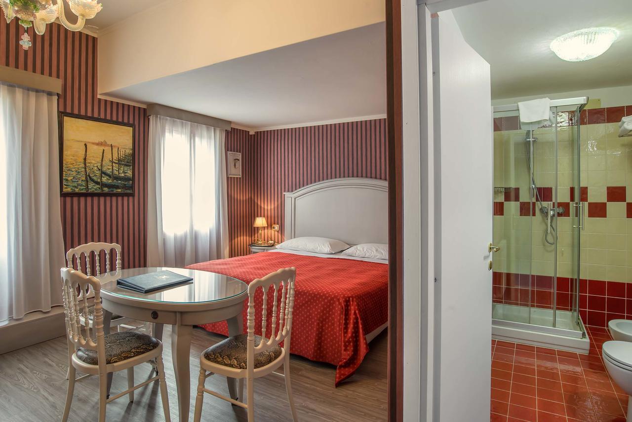 La Fenice Et Des Artistes Hotel 3*