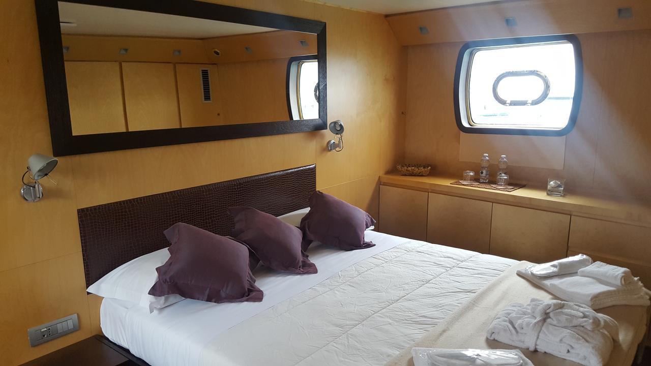 Yacht Bert Venezia Botel Veneza