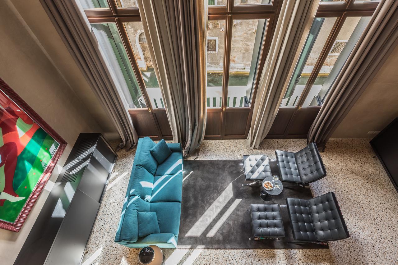 Exquisite Pied-A-Terre With Balcony *