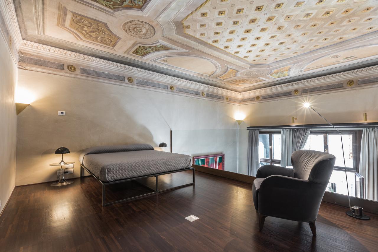Apartment Exquisite Pied-A-Terre With Balcony *
