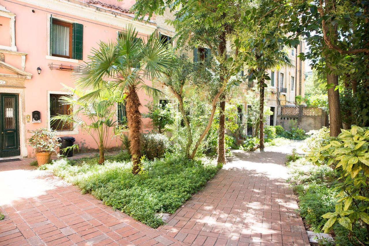 Apartment Giardino Segreto *