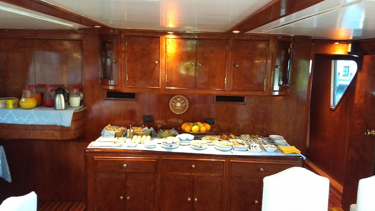 Yacht Fortebraccio Botel *