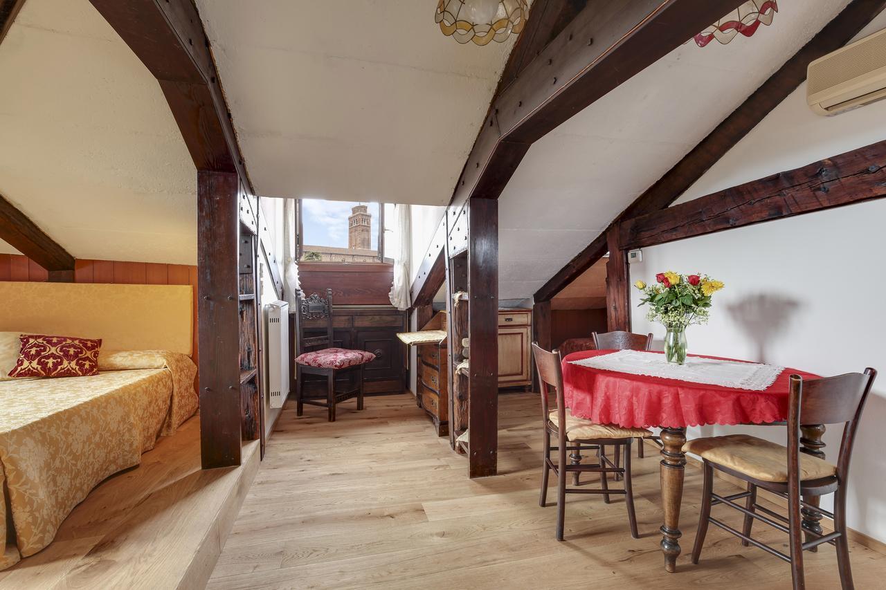 Ca' Badoer Attic Apartment Venice