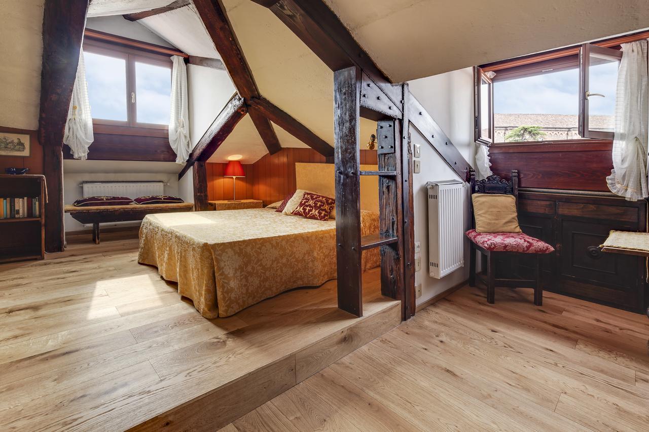 Ca' Badoer Attic Apartment Venice
