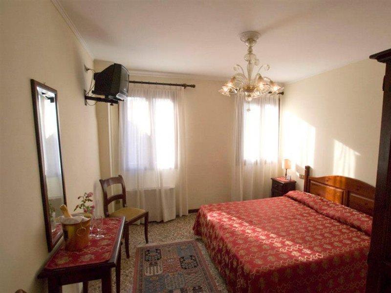 Hotel Tivoli 2*
