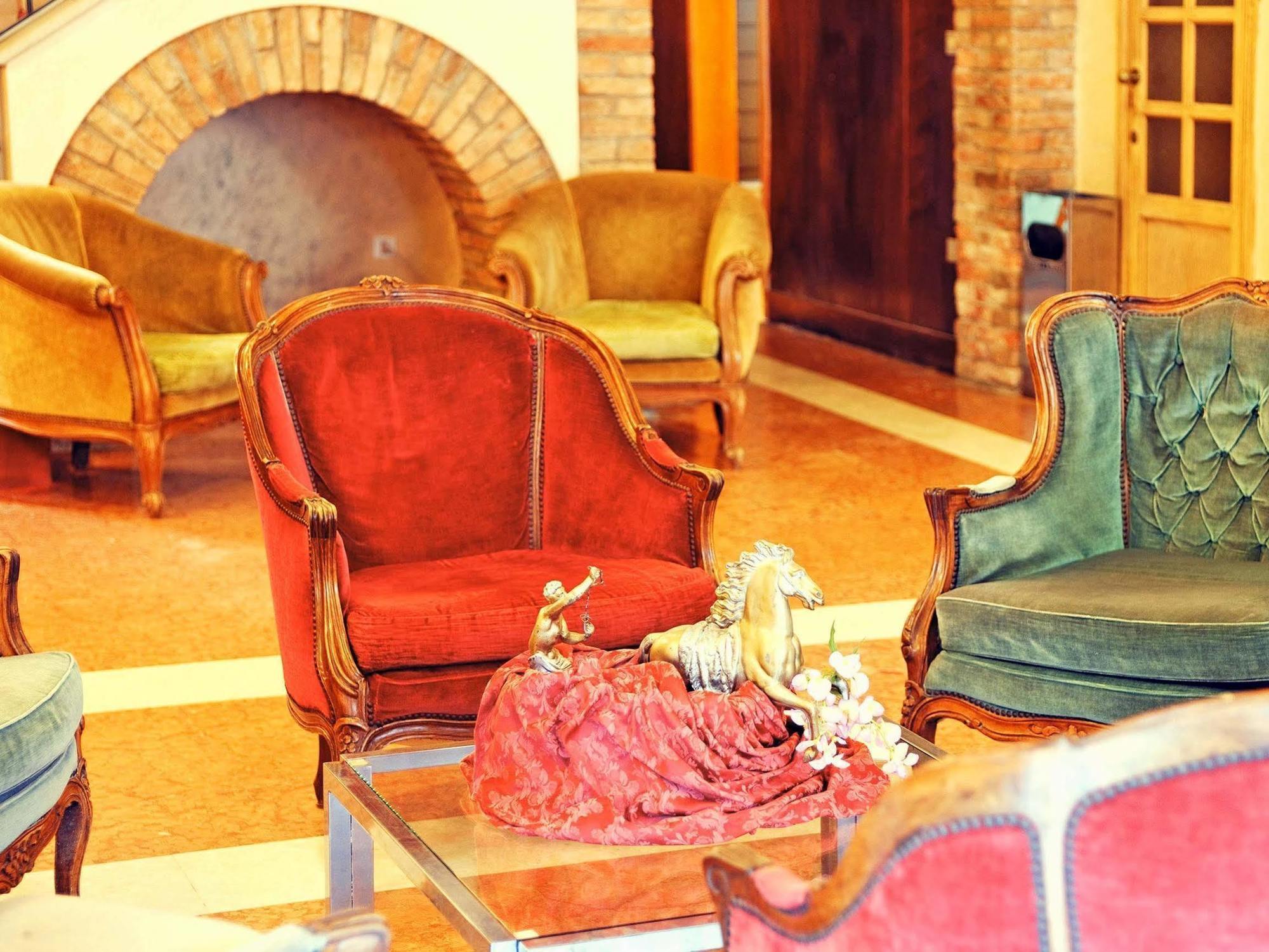 Host 2* Venice