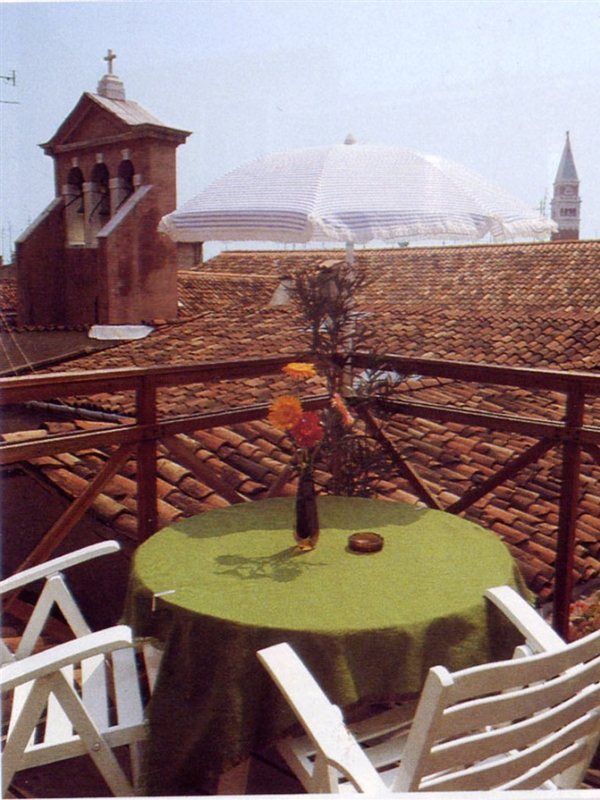Hotel Canada 2*