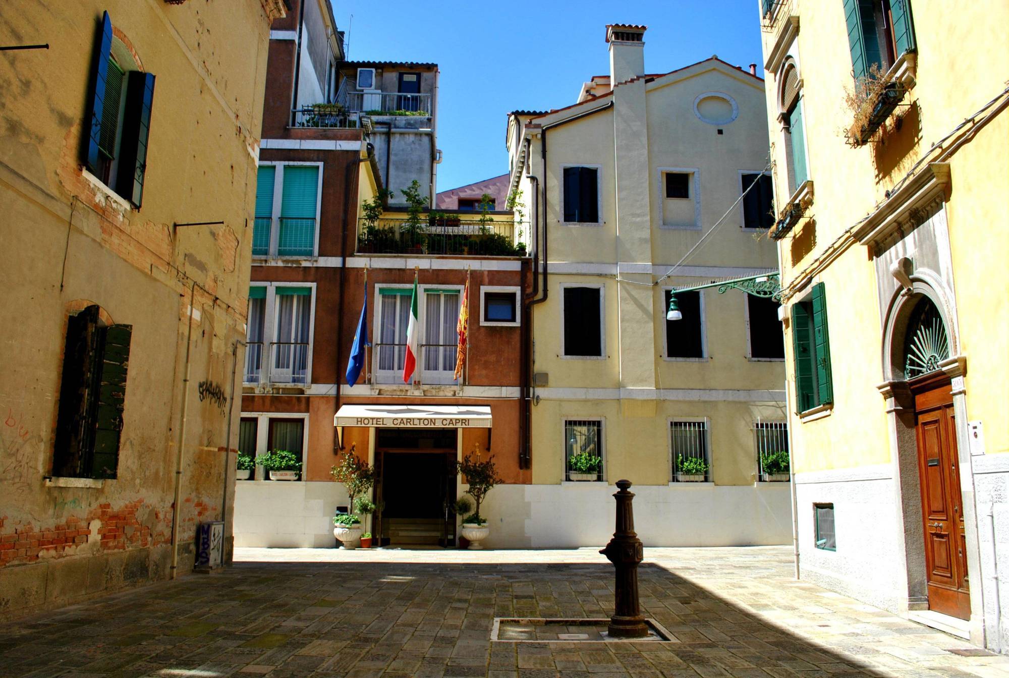 Carlton Capri Hotel