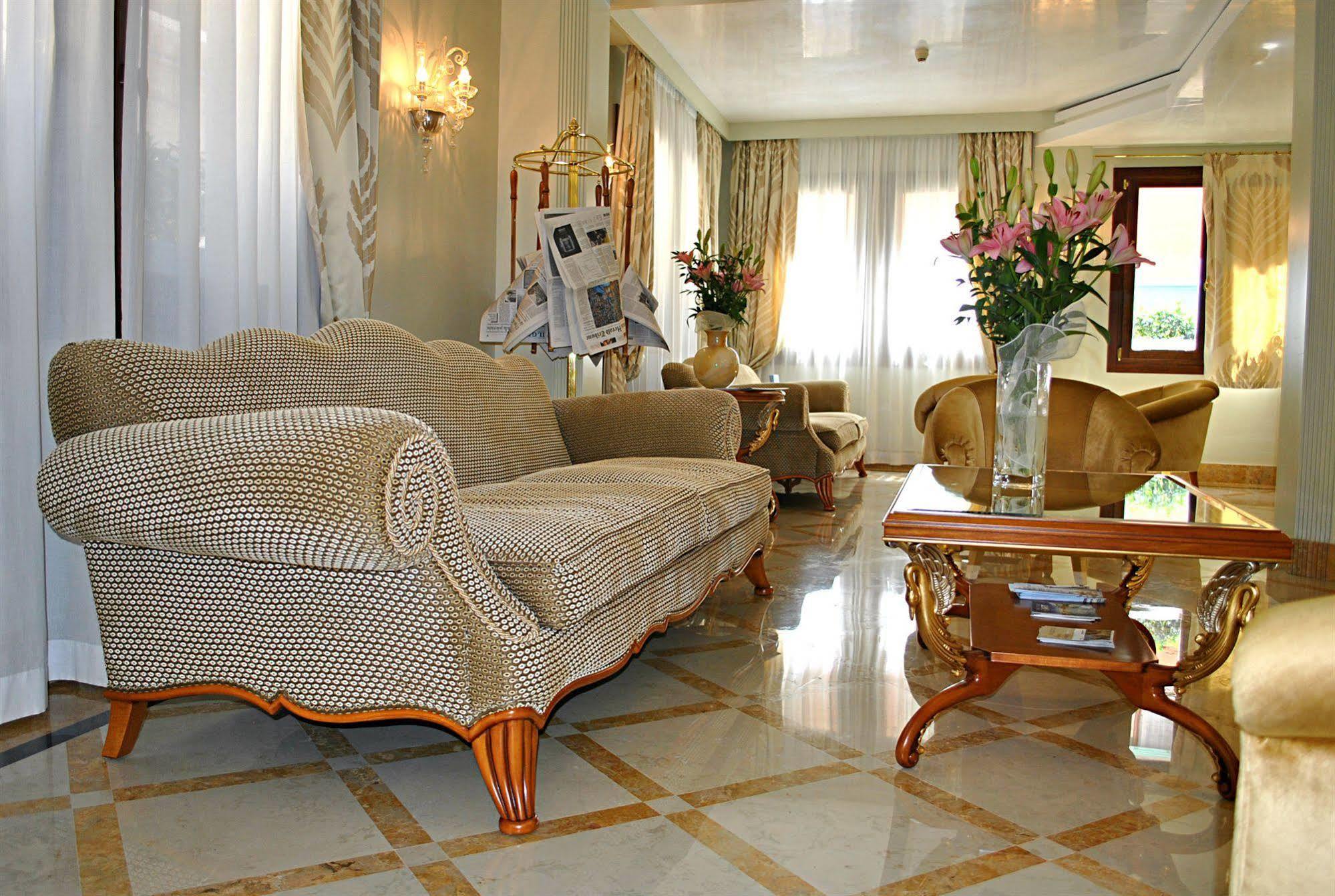 Carlton Capri Hotel