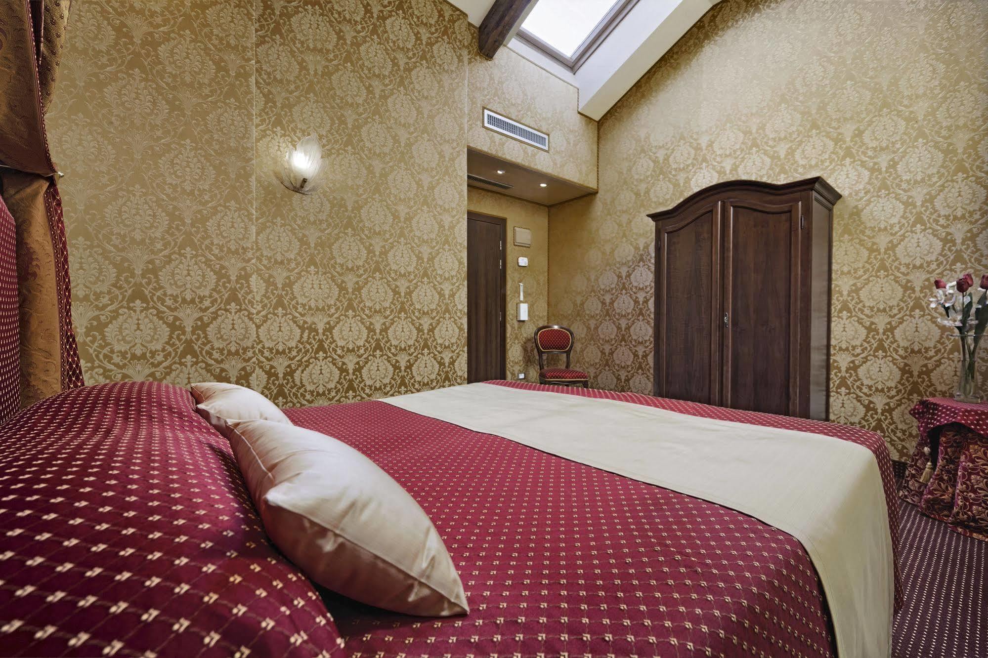 Hotel Pausania 3*