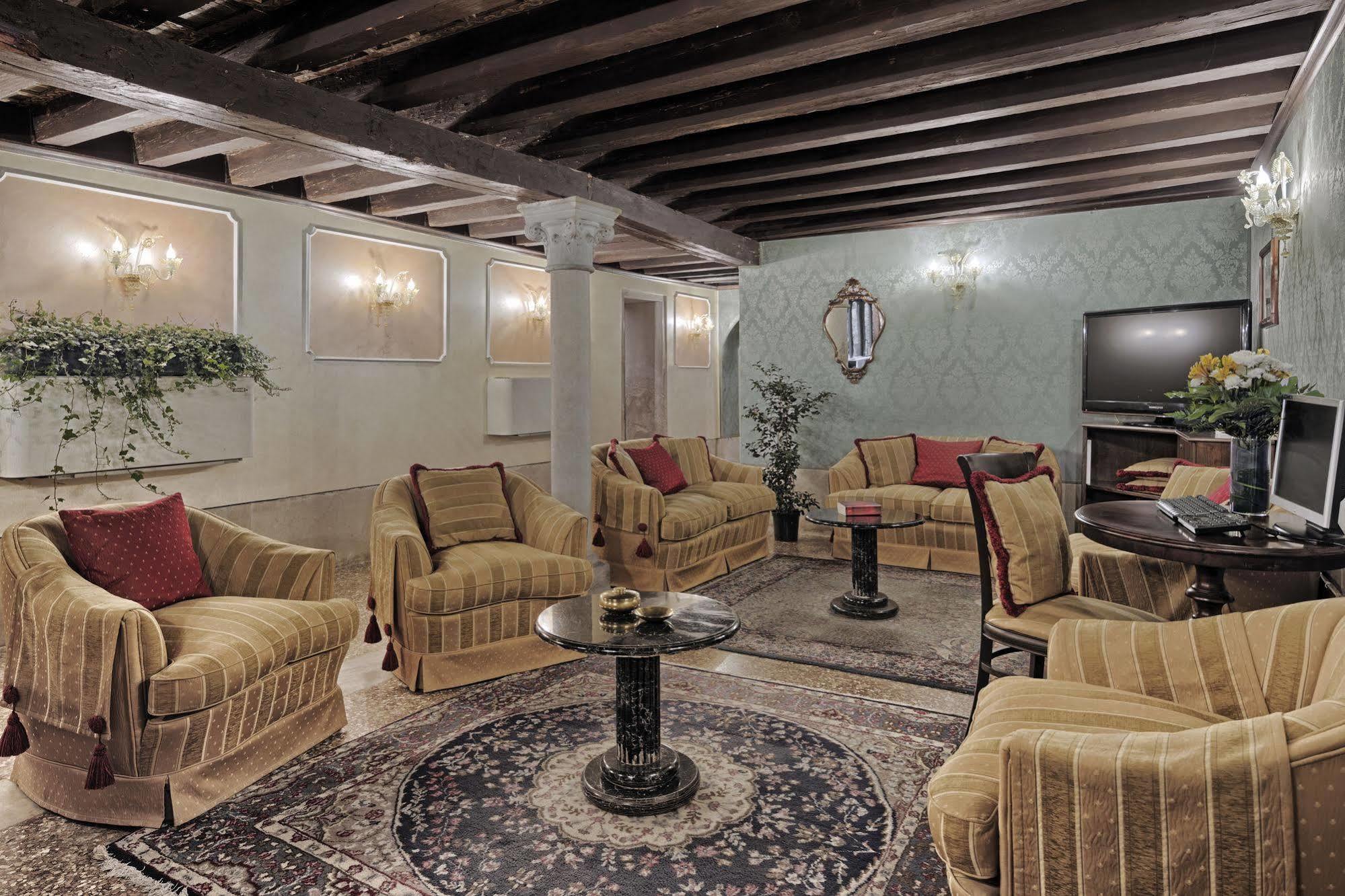 Pausania Hotel 3*