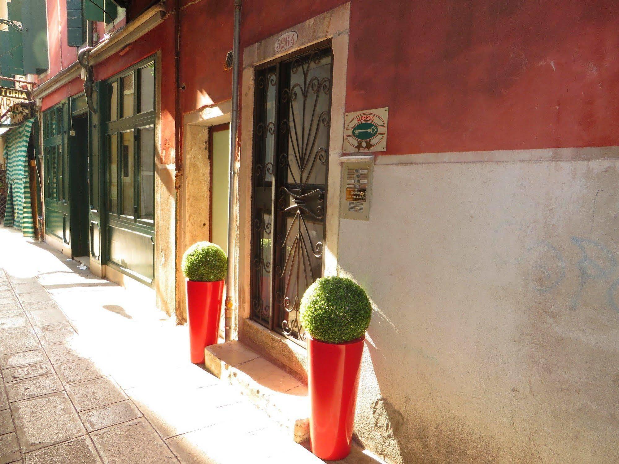 San Salvador Basic & Local 2 Stars Venezia
