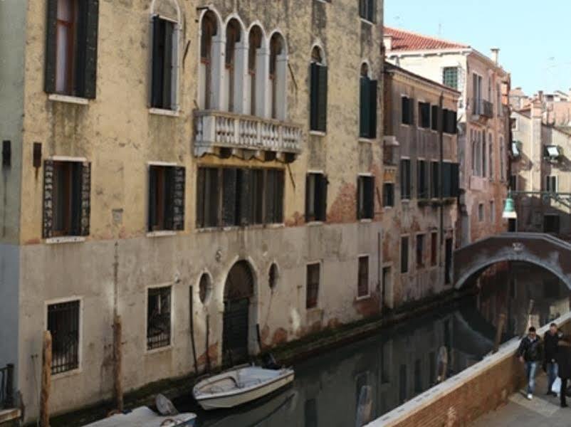 Bed & Breakfast San Firmino Canal View Venice