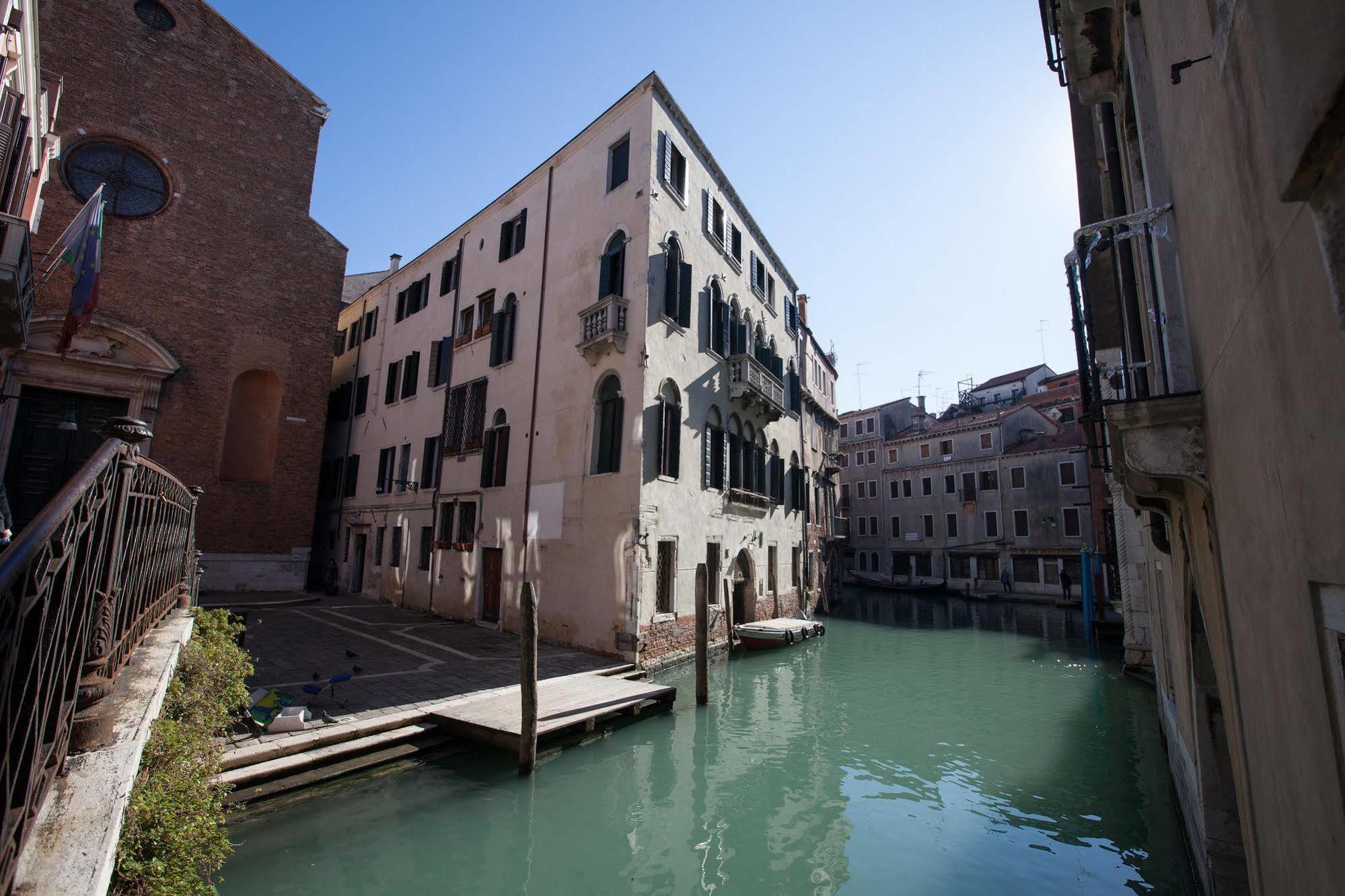 Ca' Foscolo 2* Venice