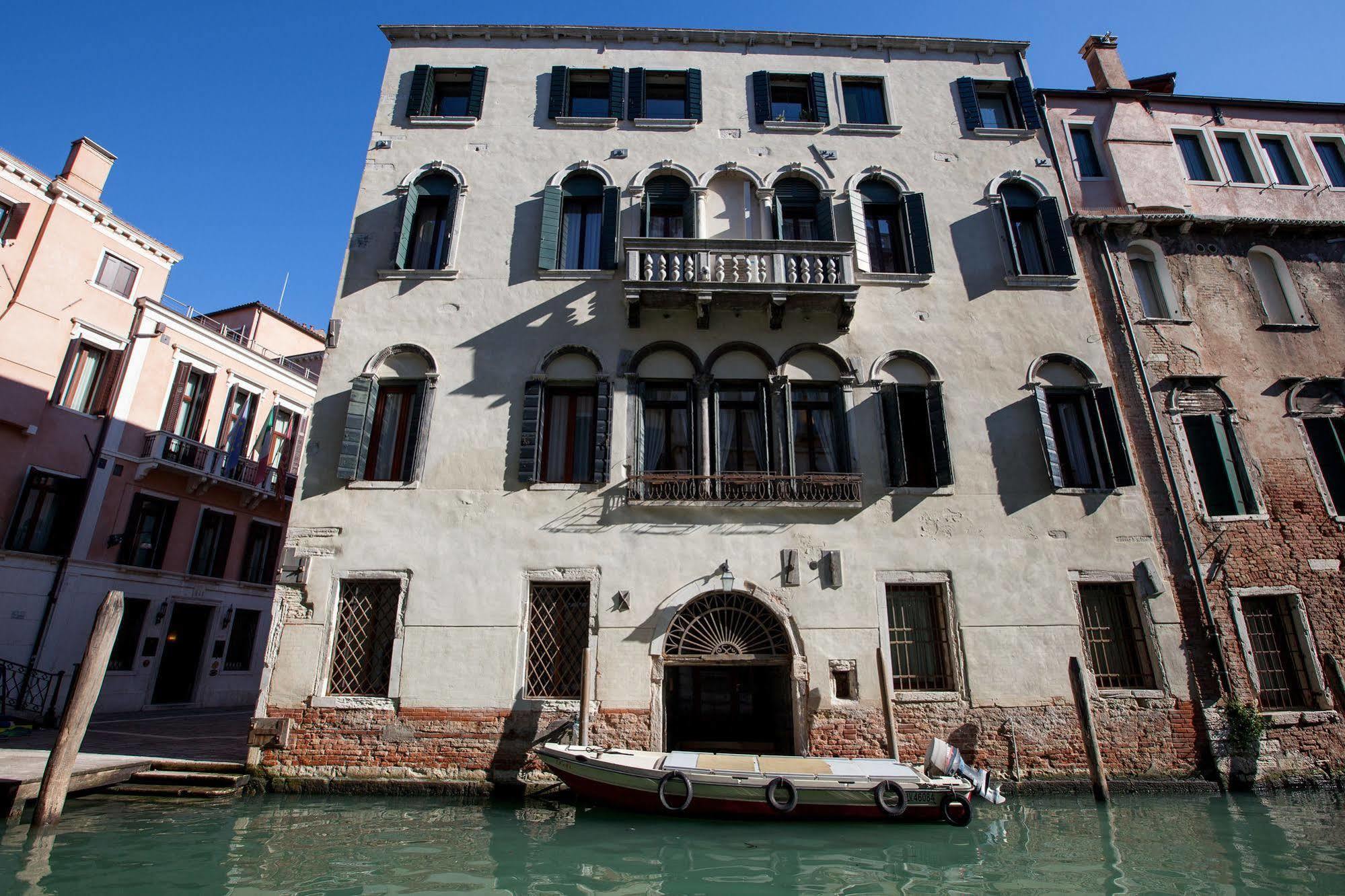 Ca' Foscolo Aparthotel Venice