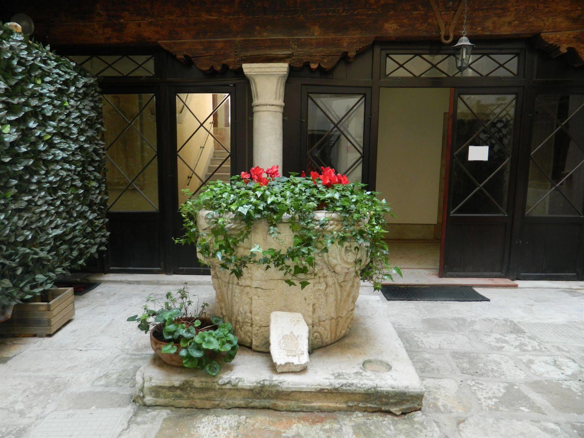 Ca' Foscolo Aparthotel
