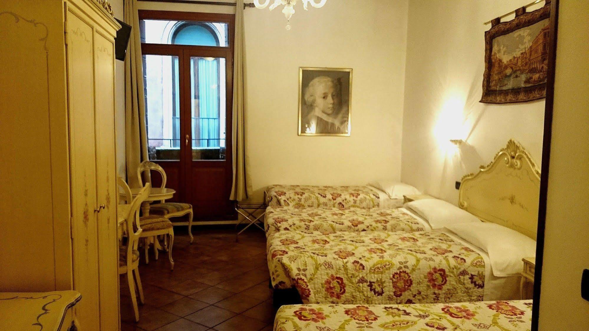 Guest house Alloggi Ss Giovanni E Paolo 2*