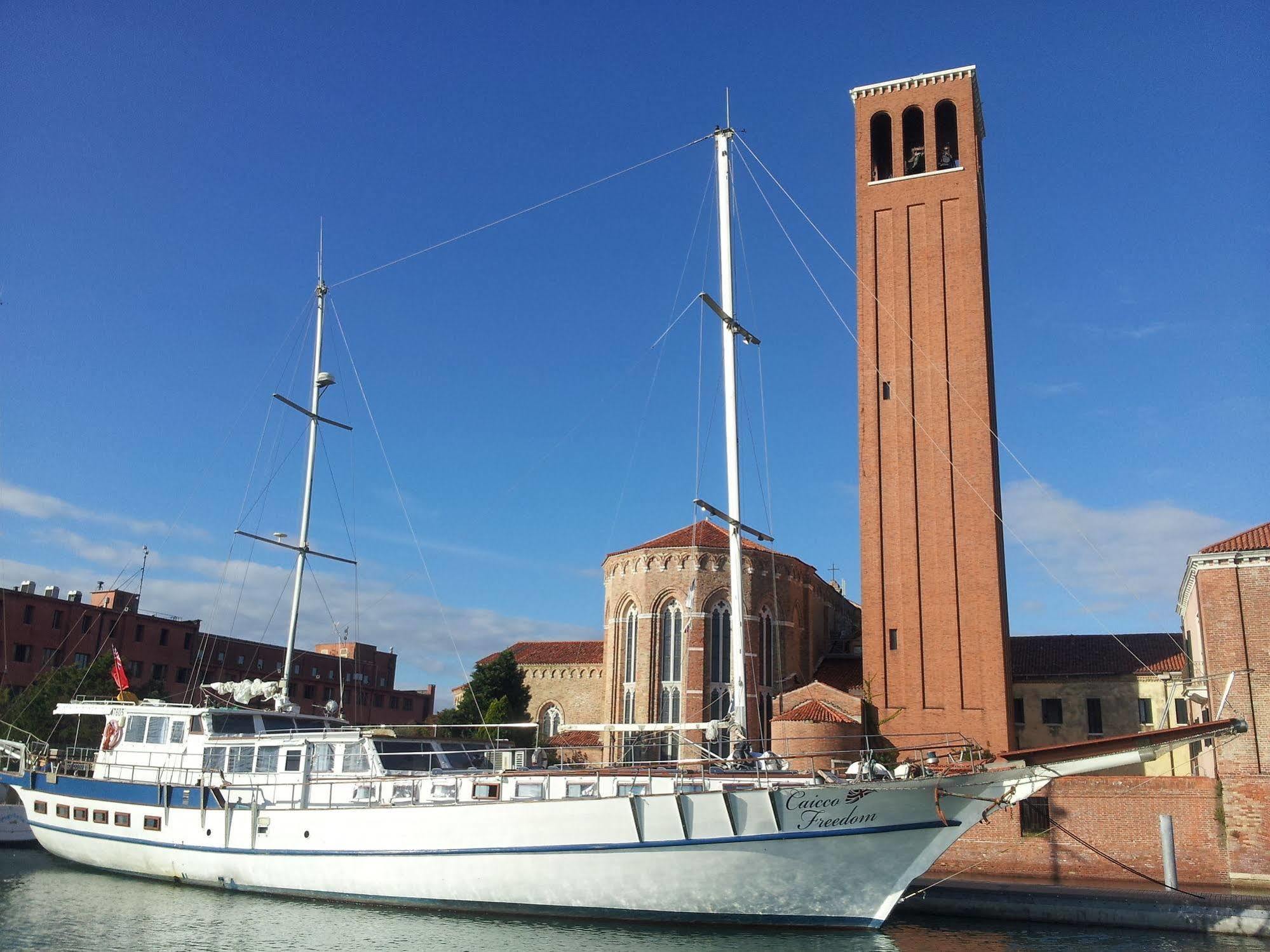 Botel Boat & Breakfast Caicco Freedom 2*