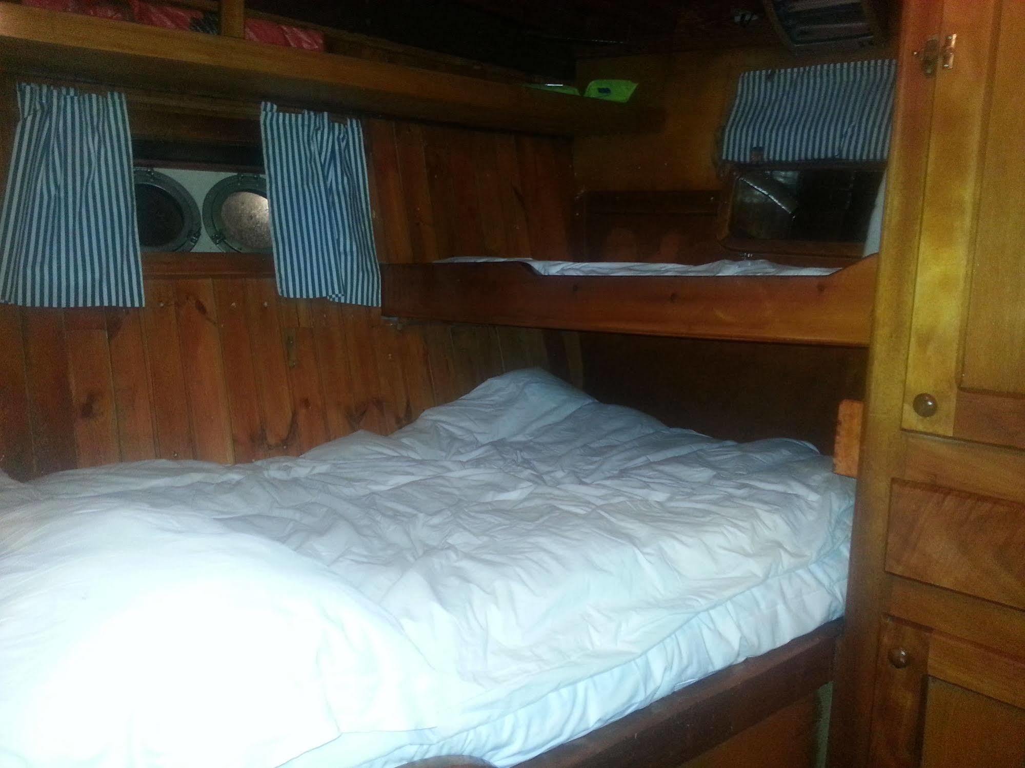 Botel Boat & Breakfast Caicco Freedom