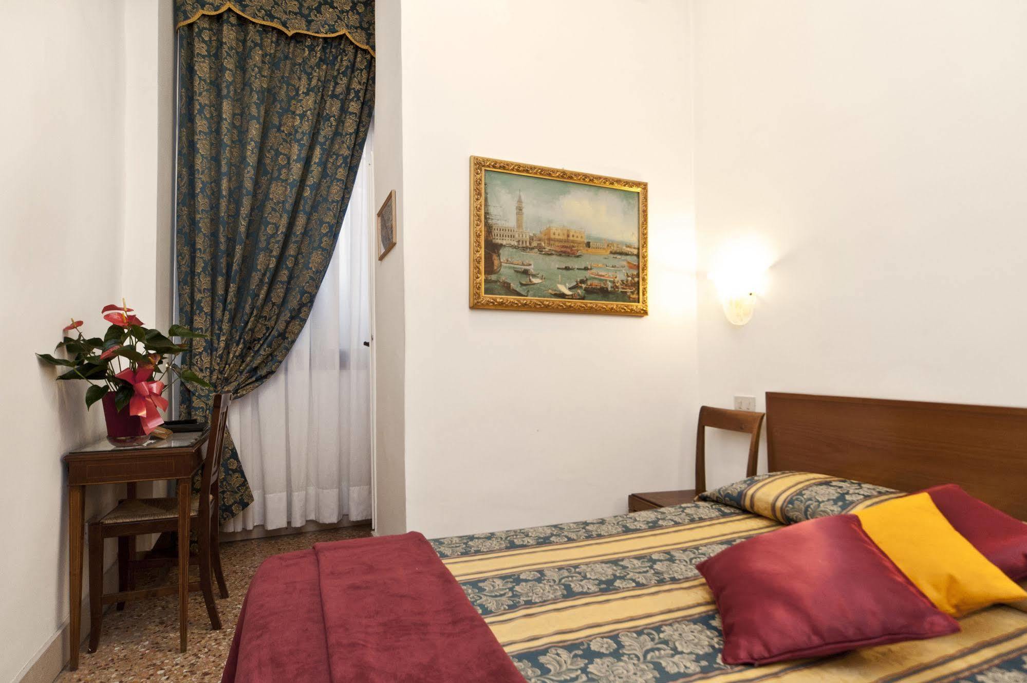Fava Hotel 2*