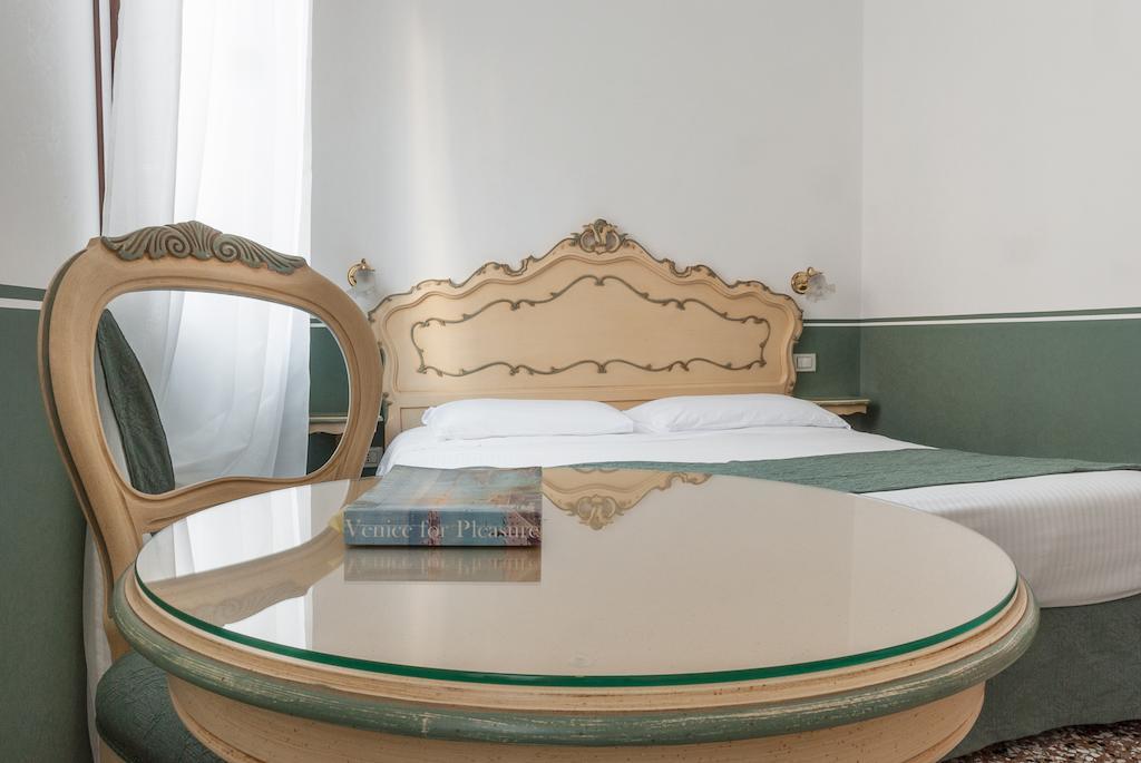 Ca' San Trovaso - 6 Bed & Breakfast Venezia
