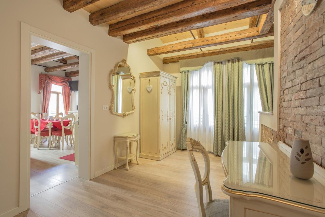 Uncharted - Ca' Santa Croce Apartment
