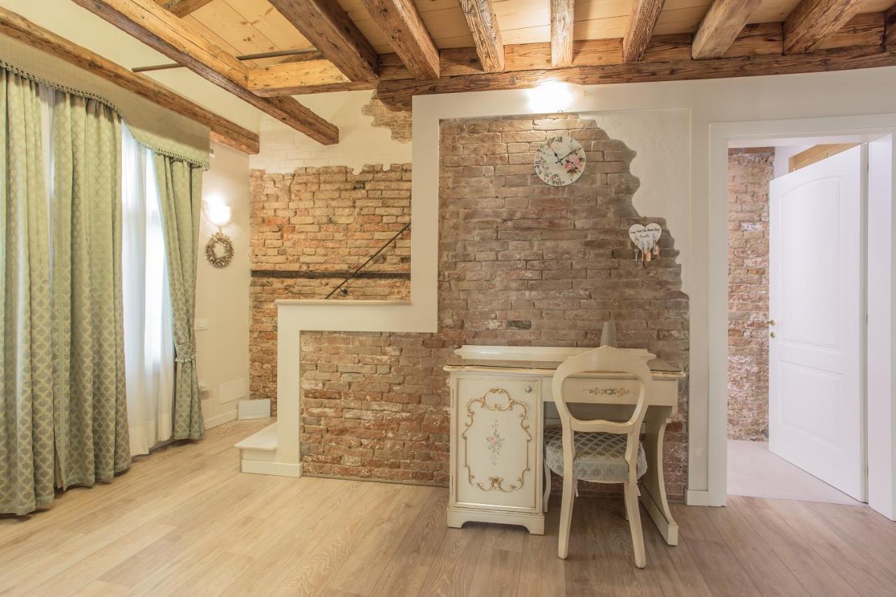 Uncharted - Ca' Santa Croce Apartment *