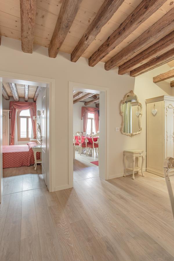 Uncharted - Ca' Santa Croce Apartment