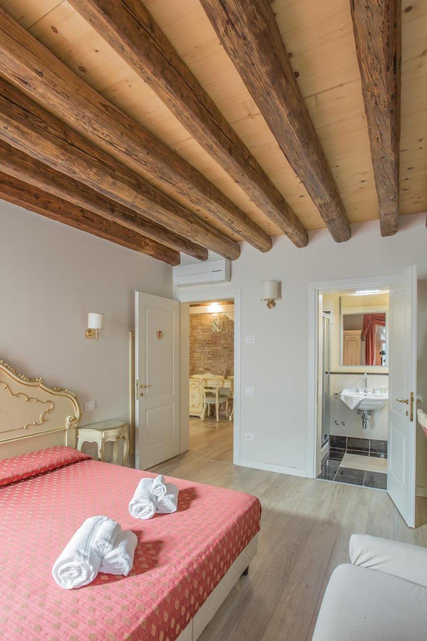Uncharted - Ca' Santa Croce Apartment