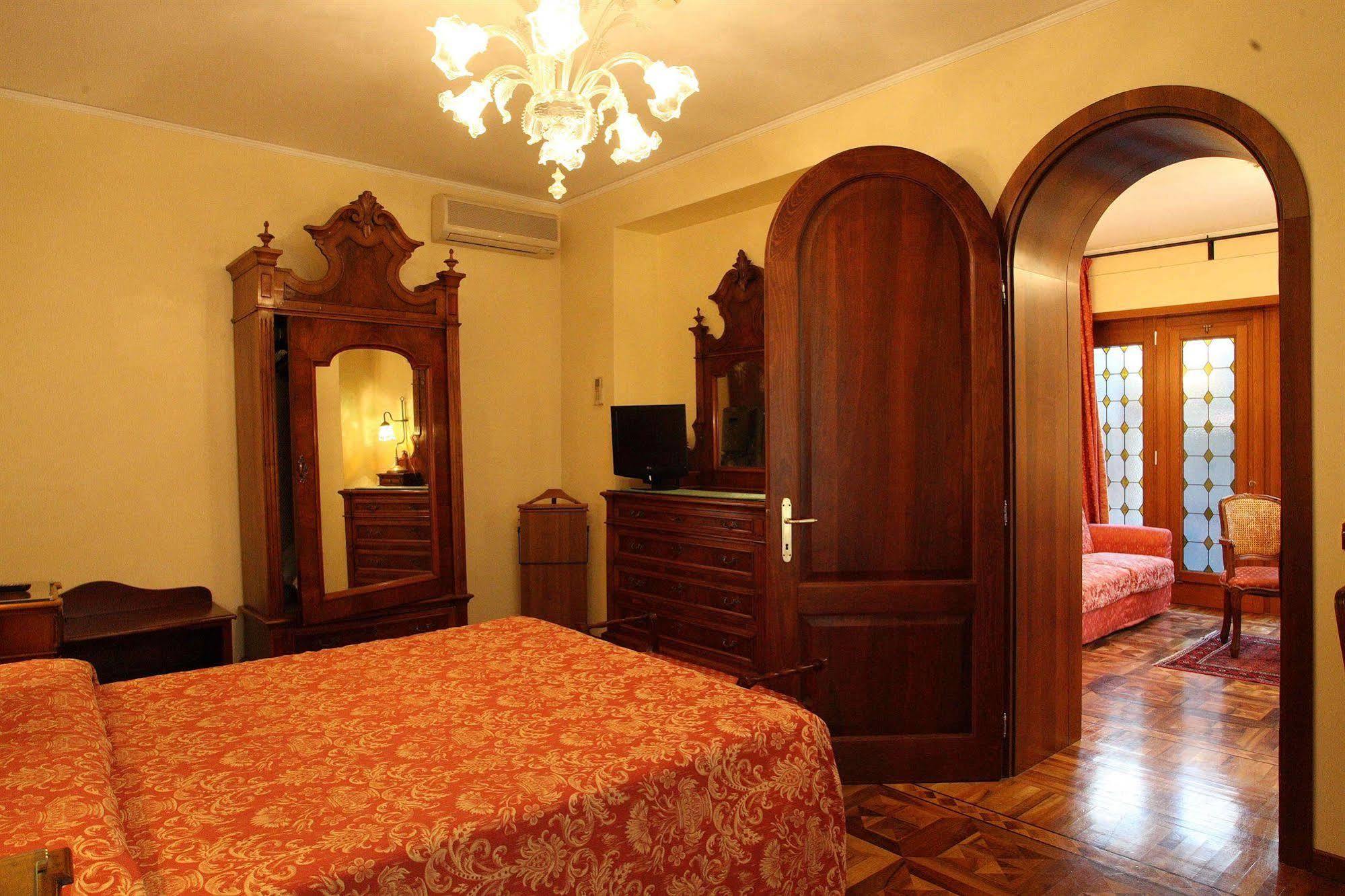 Hotel Accademia - Maravege Venice