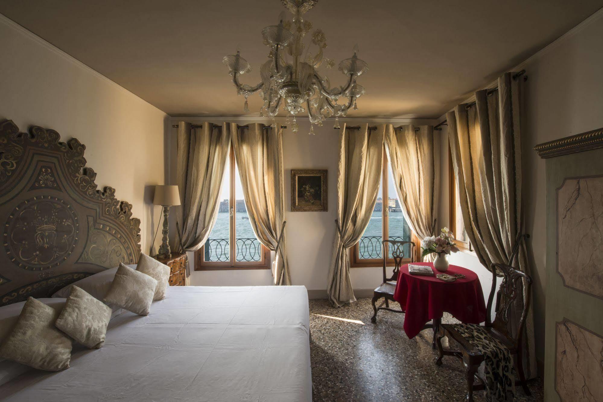 Affittacamere La Residenza 818 *