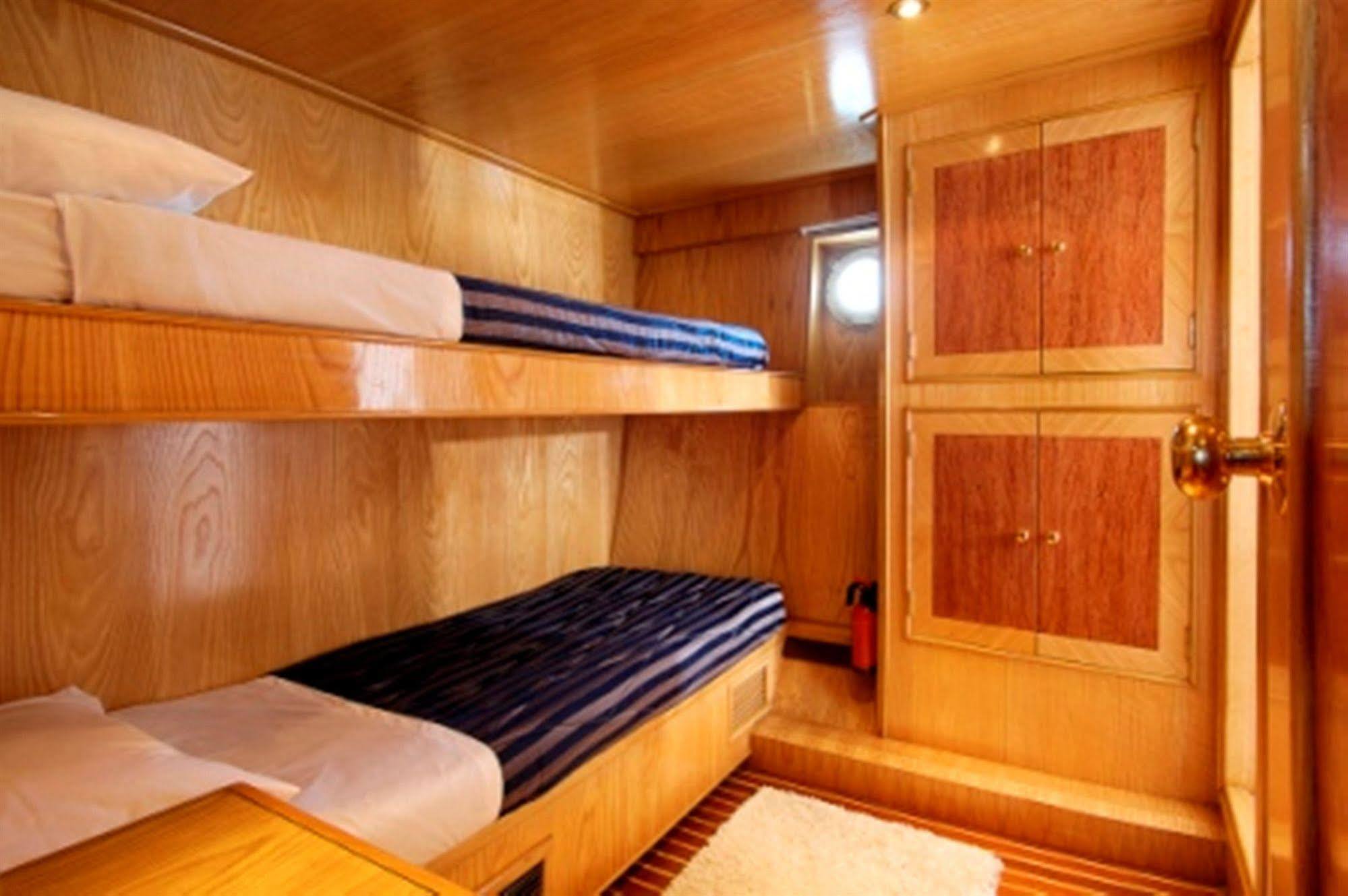 Hotel Sarah Cruise *