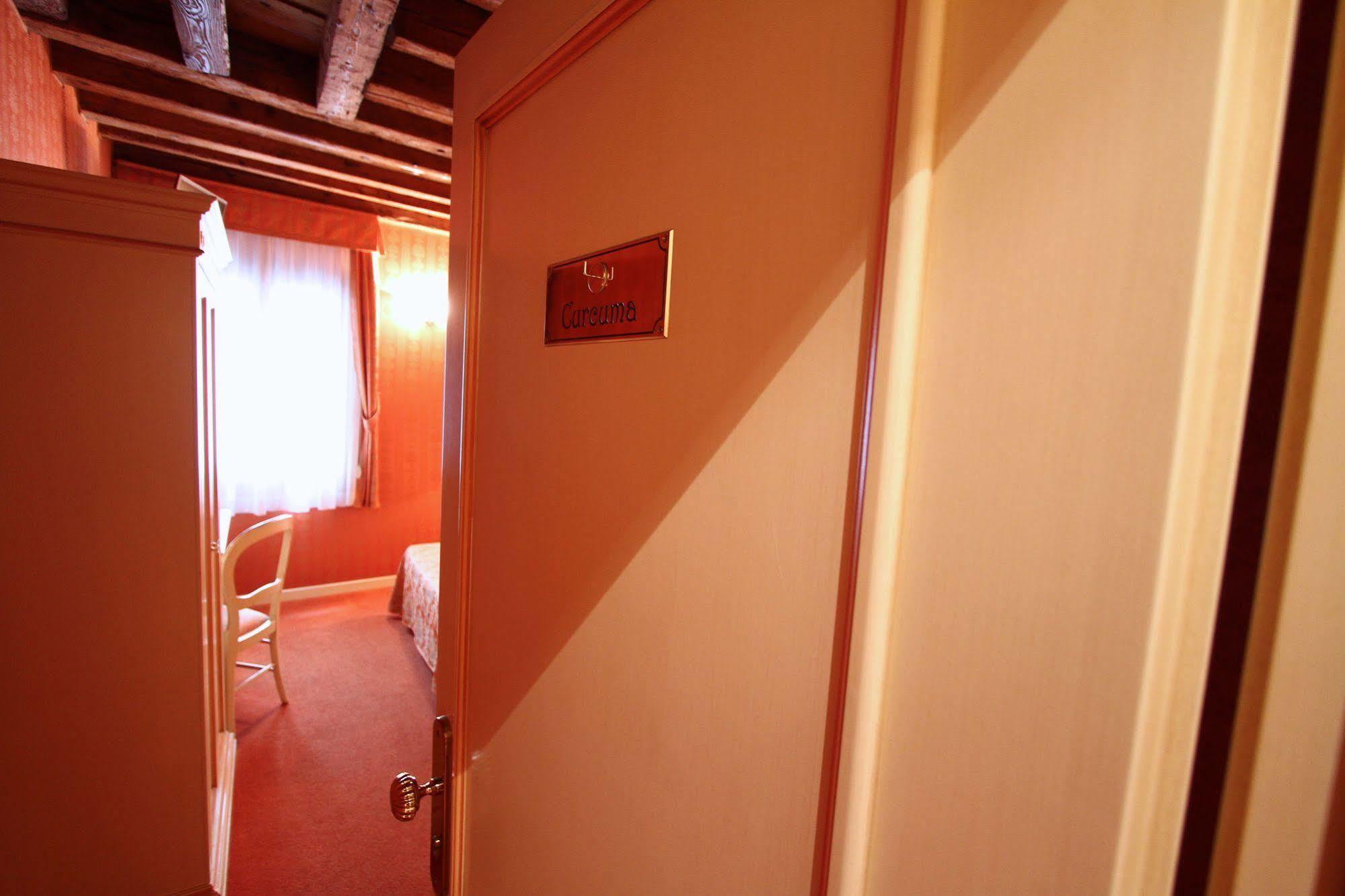 Lanterna Di Marco Polo Acomodação com café da manhã  3*