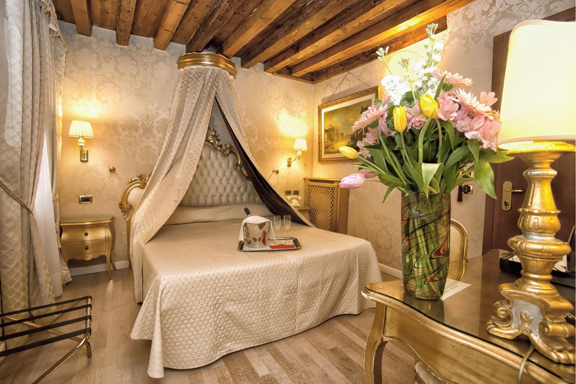 Noemi Hotel