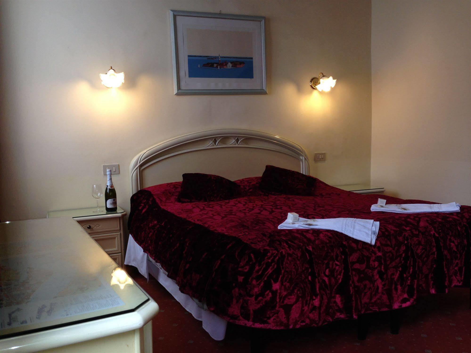 Casa Linger Hotel *