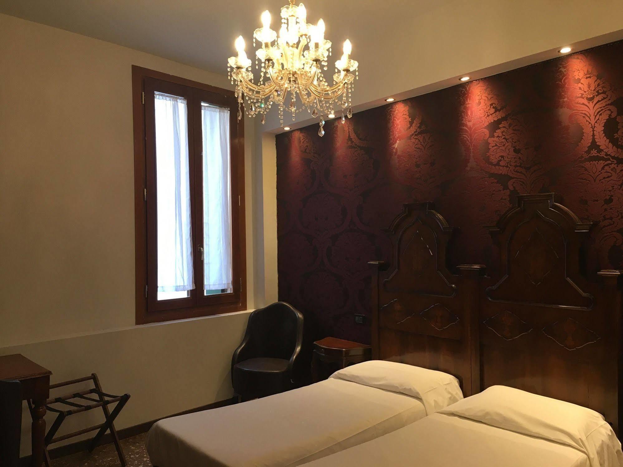 Guest house Locanda Leon Bianco On The Grand Canal 3*