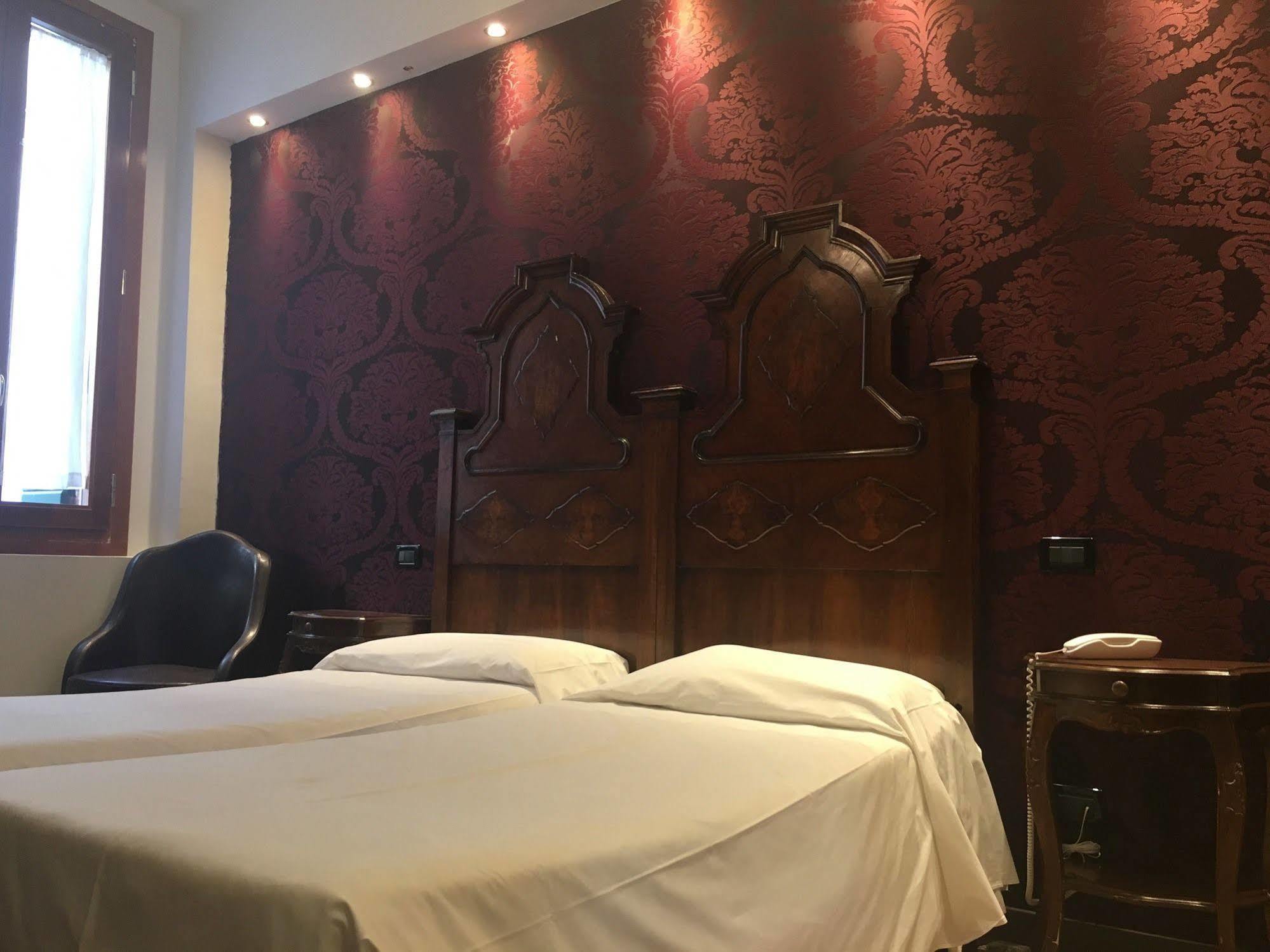 Guest house Locanda Leon Bianco On The Grand Canal Venice