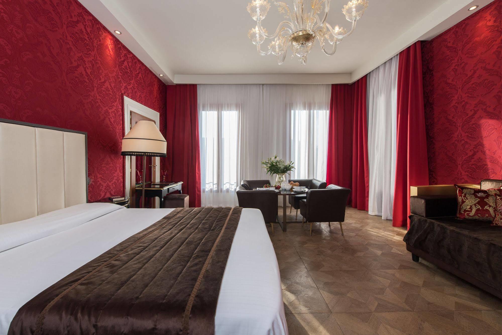 Guest house Locanda Leon Bianco On The Grand Canal Venice