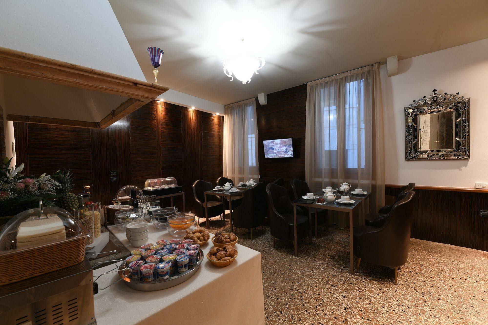 Locanda Leon Bianco On The Grand Canal Guest house Venice