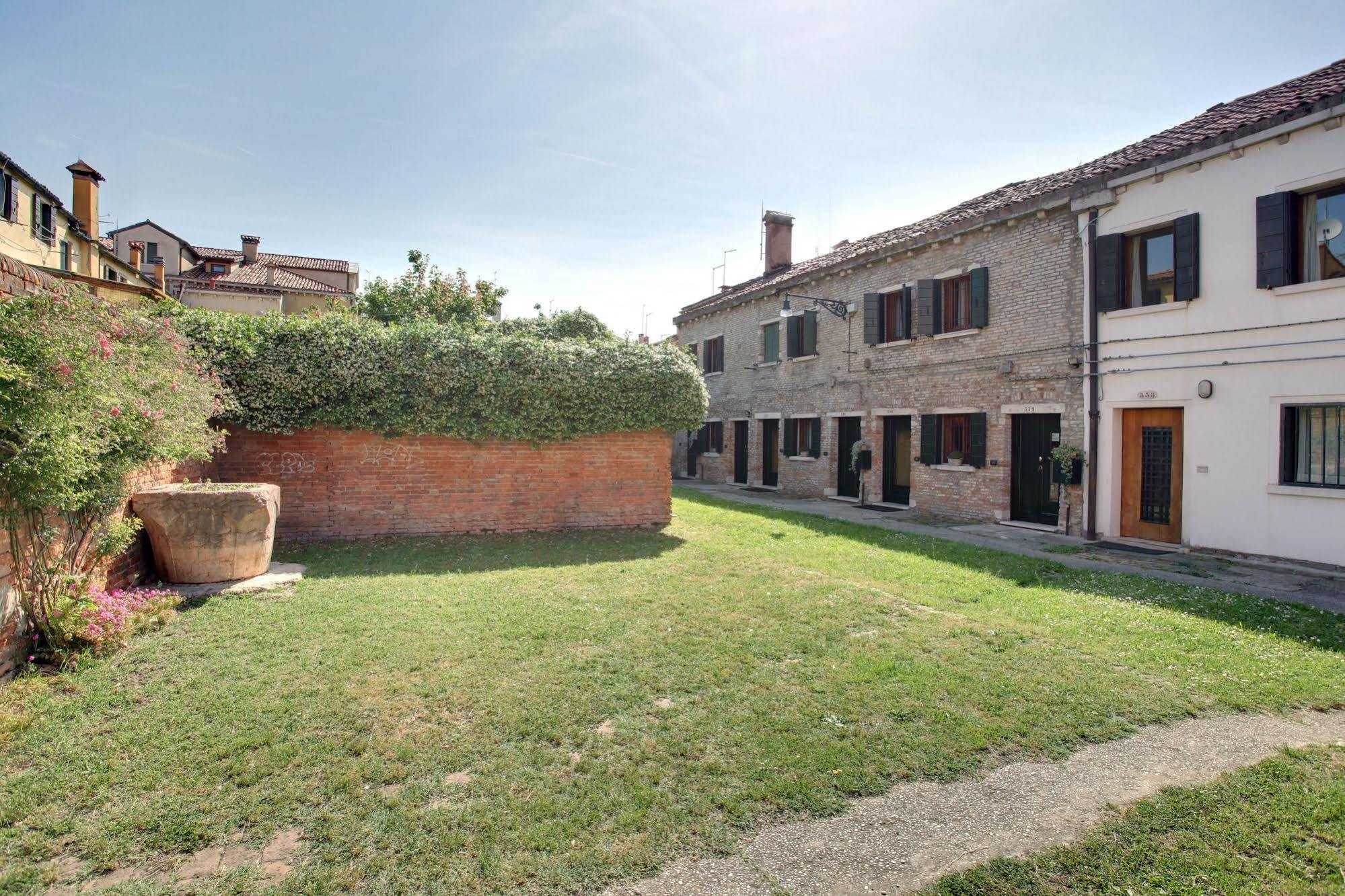 Garden Houses Apartment *